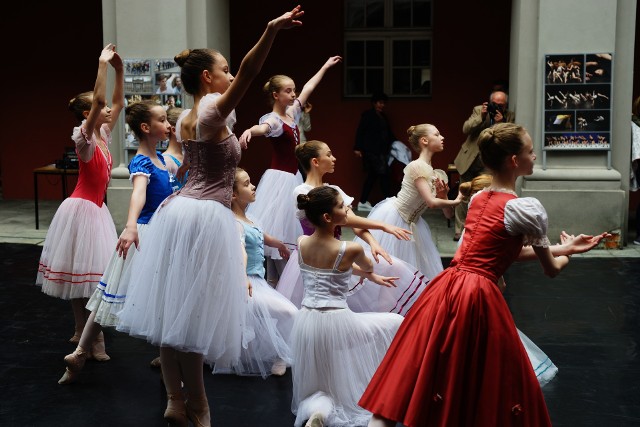 Podczas pikniku tańczyły uczennice Ogólnoksztąlcącej Szkoły Baletowej w Poznaniu