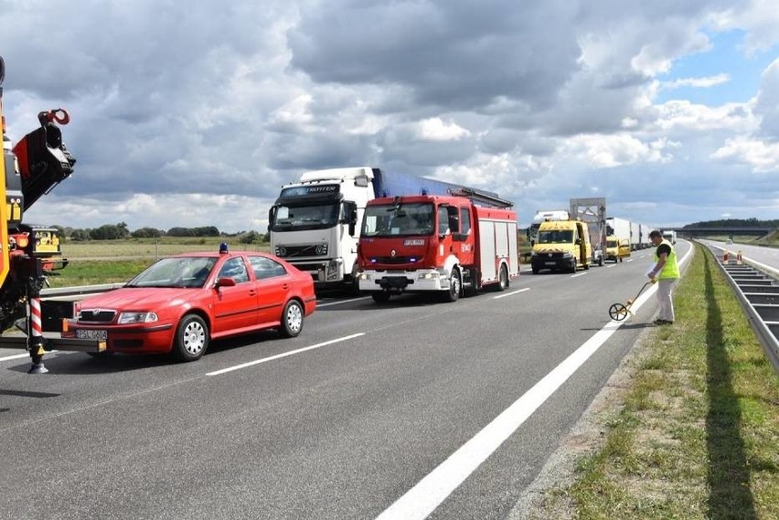 Autostrada A2: Wypadek. Karambol - jest kilka osób...