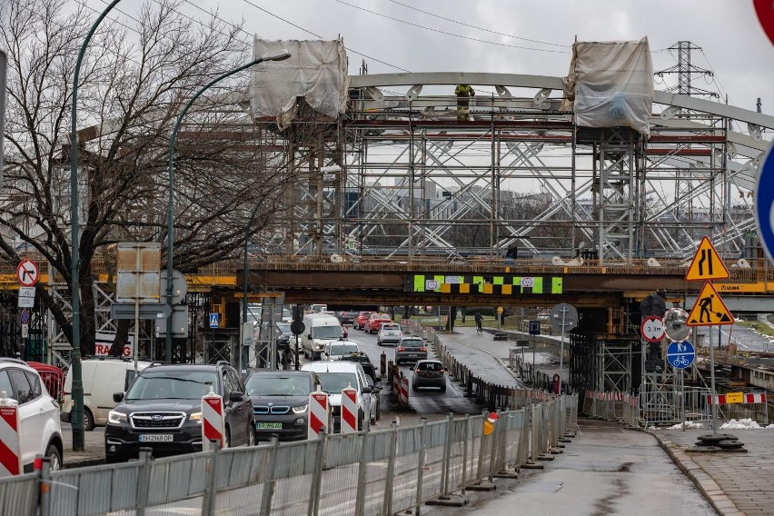 Kończą budowę trzeciego mostu kolejowego nad Wisłą. Nowe przeprawy mają zrewolucjonizować podróże po Krakowie