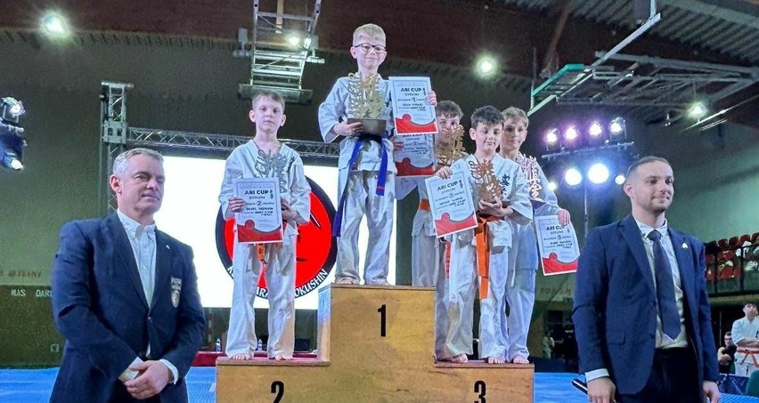 Klub Karate Morawica zdobył 10 medali na Ogólnopolskim Turnieju ARI CUP. Łącznie wystartowało ponad 200 zawodników