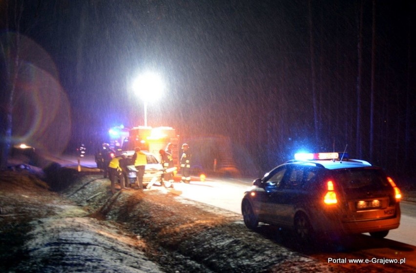 Wypadek na DK 65: Ciemnoszyje - Osowiec. Renault zderzyło się z łosiem
