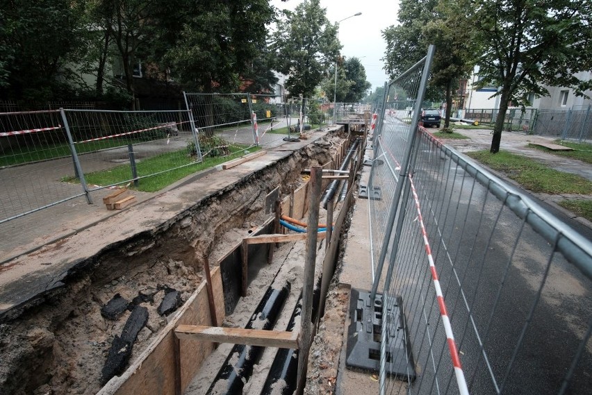 Na Ogrodach zapadła się jezdnia