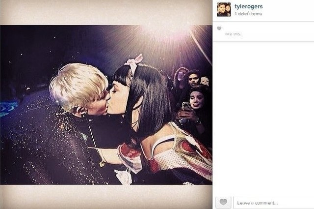 Miley Cyrus całuje Katy Perry (fot. screen z Instagram.com)