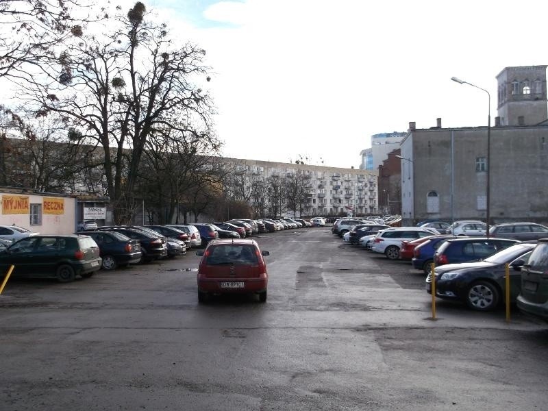 Wrocław: Parking koło dworca Świebodzkiego znów za darmo (ZDJĘCIA)