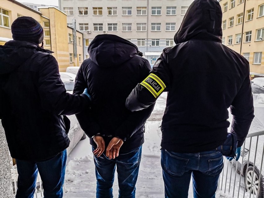 Obywatelskie zatrzymanie oszusta "na policjanta". Komendant miejski białostockiej policji: "takiego przypadku jeszcze nie było"