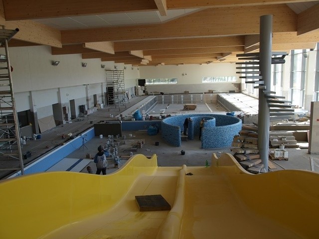 Prace przy budowie białogardzkiego basenu.