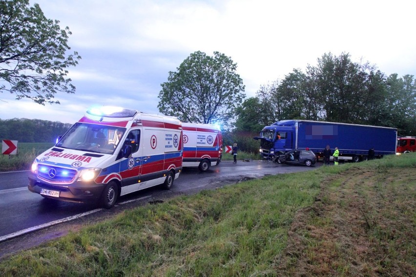 Wypadek pod Wrocławiem. Pięć osób rannych, w tym jedna ciężko