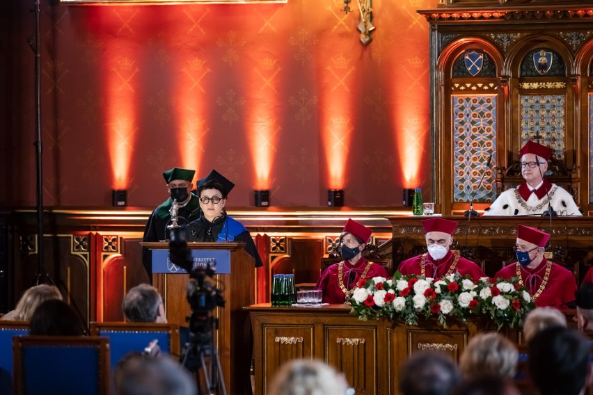 7 października Olga Tokarczuk odebrała tytuł doktora honoris...
