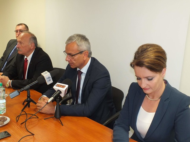 Od prawej: Marzena Okła-Drewnowicz, minister Andrzej Biernat, Zbigniew Pacelt, Igor Klar.