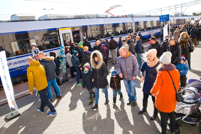 Dart w Białymstoku robi furorę. Darmowy przejazd pociągiem przyciągnął tłumy (zdjęcia, wideo)