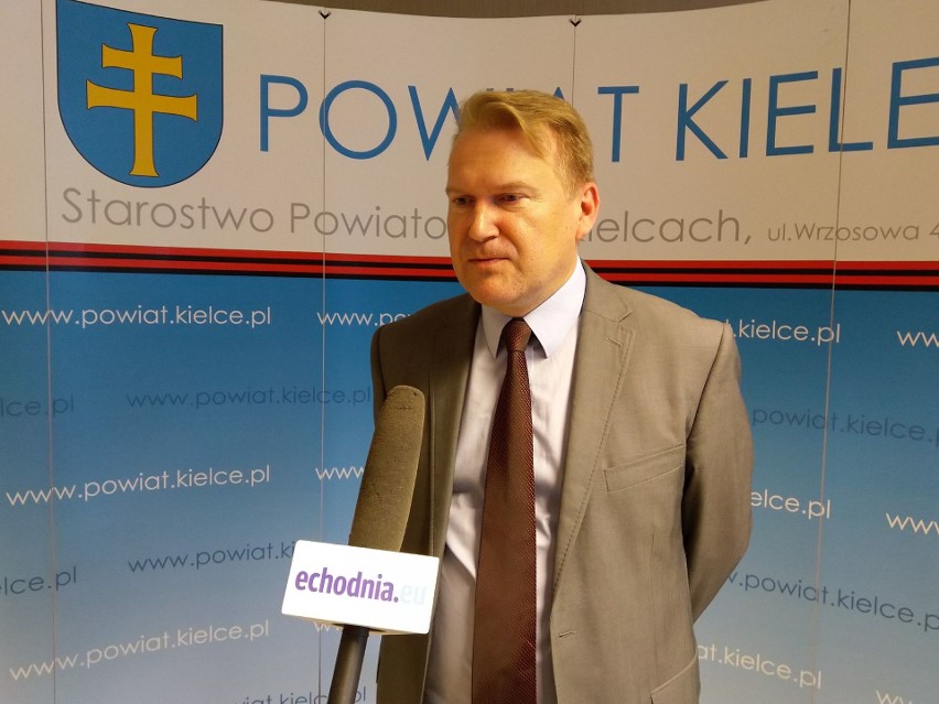 Gigantyczne zarobki i wielkie zwolnienia w Powiatowym Urzędzie Pracy w Kielcach  