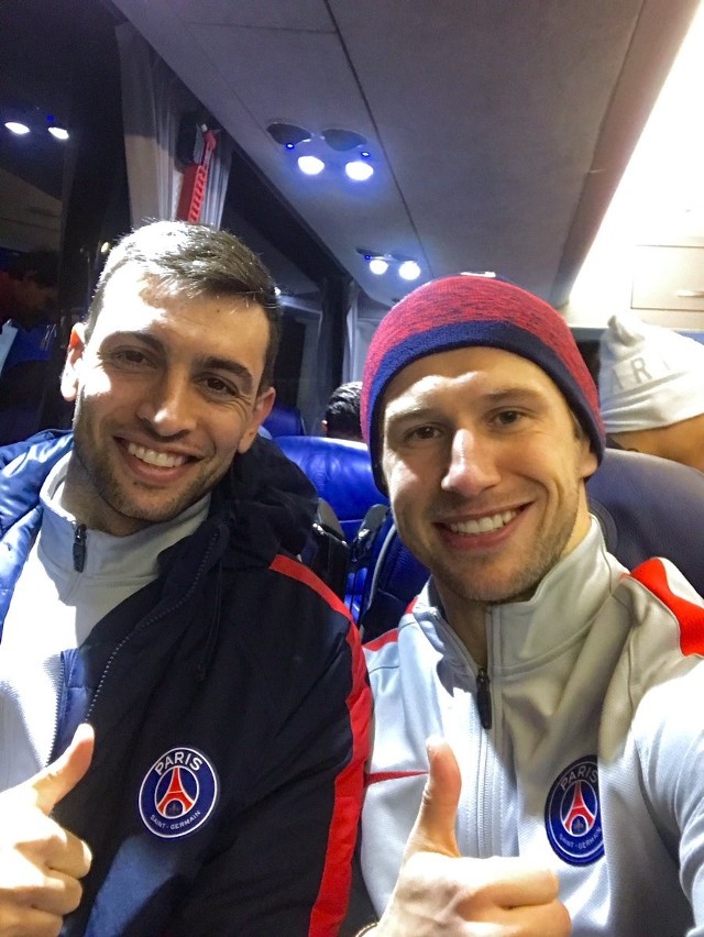 Grzegorz Krychowiak z Javierem Pastore