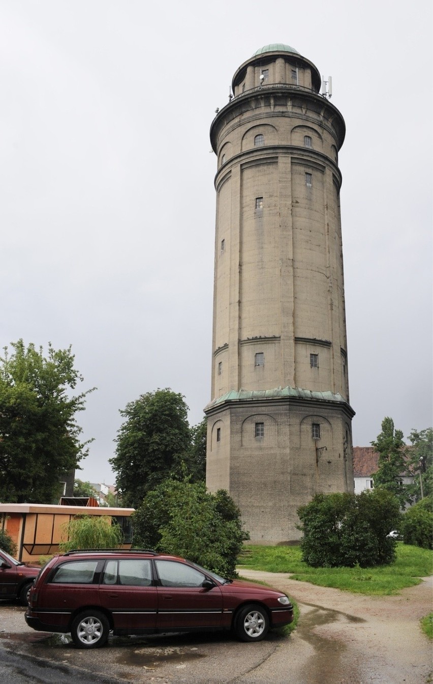 Wieża przy pl. Daniłowskiego (1914-15). Miasto odkupiło ją...