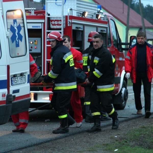 Zginęły trzy osoby podróżujące samochodem osobowym. Rannych zostało ośmiu pasażerów busa.