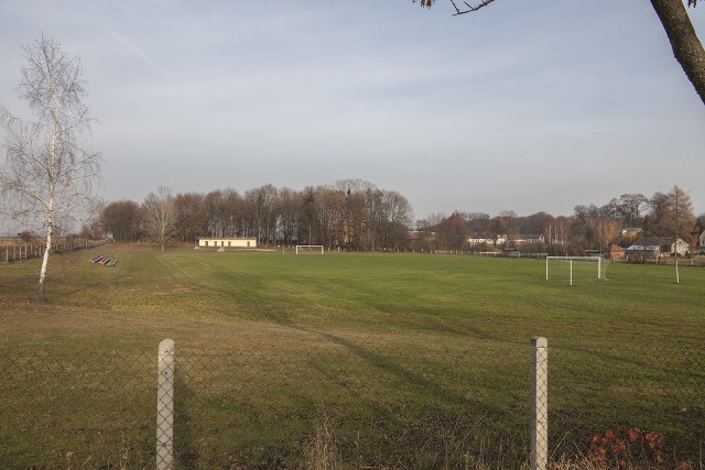 Stadion Strzelca Chroberz powstał w latach 70. W ostatniej dekadzie został zmodernizowany – między innymi zamontowano sto plastikowych krzesełek, a także odnowiono budynek klubowy.