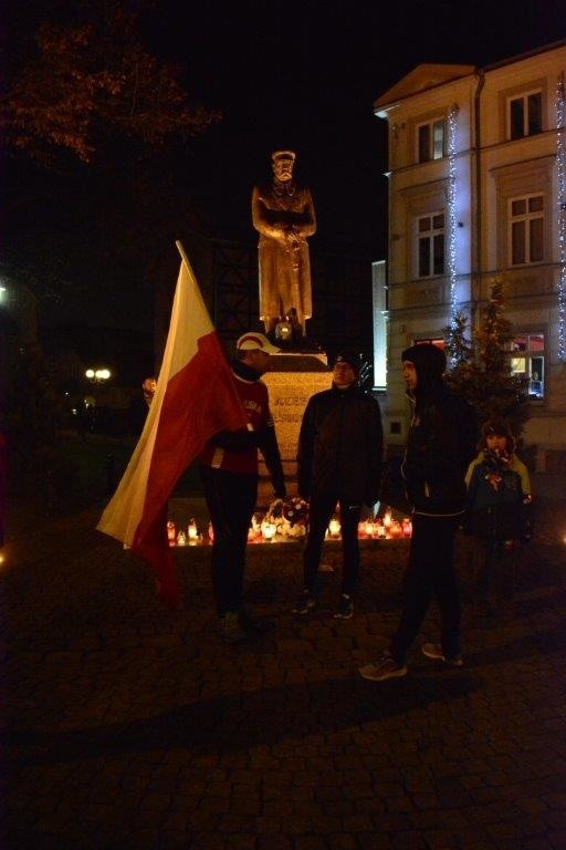 Nocny bieg na Święto Niepodległości w Szczecinku [wideo, zdjęcia]
