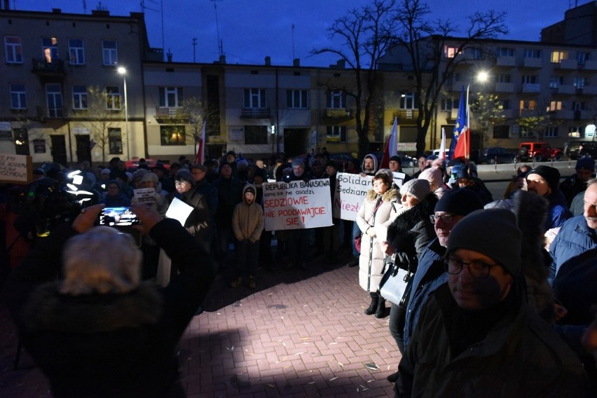 Demonstracja Solidarni z Sędziami w Częstochowie w obronie niezawisłości sądów