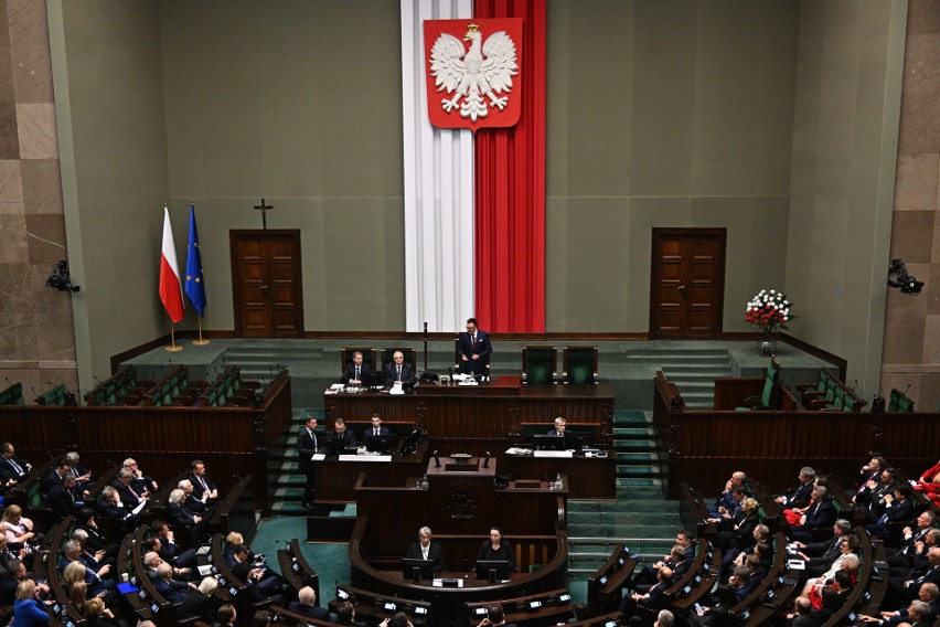 Około godziny 17.50, po kilkugodzinnej przerwie, Sejm zebrał...