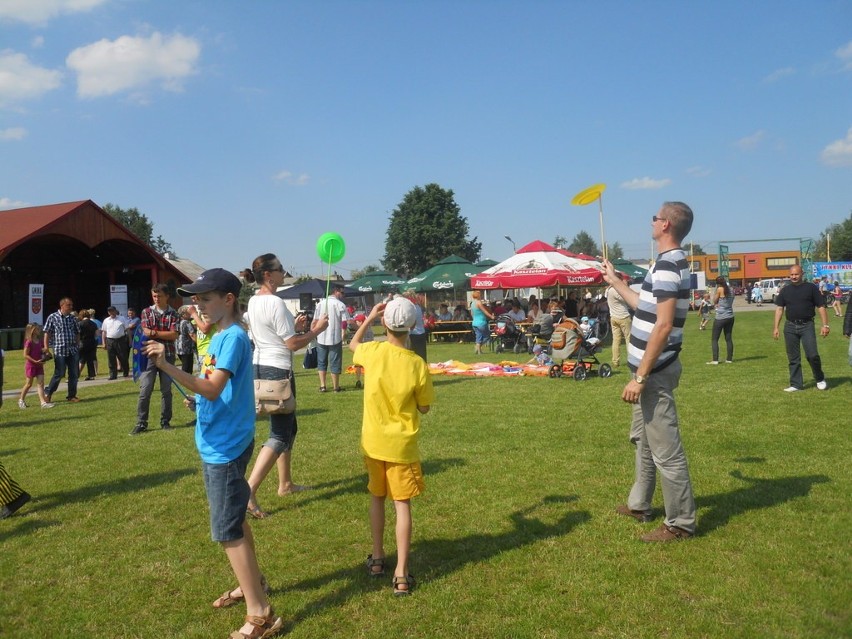 Dzieci zręcznie obracają talerzykiem? Dlaczego nie mieli...