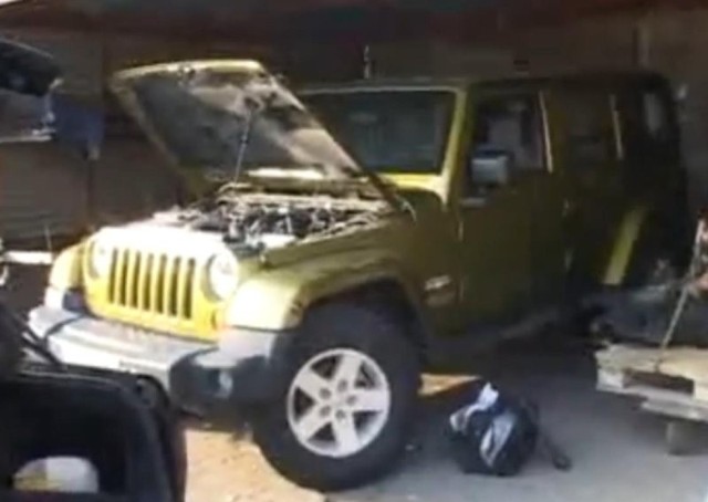 Jeep wrangler - jeden z kradzionych samochodów.