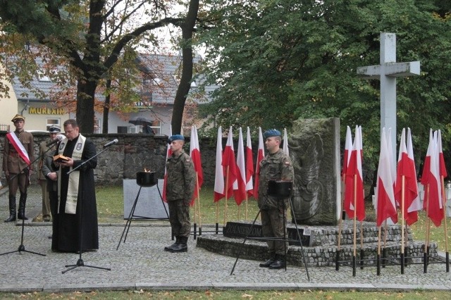 Pamięć ofiar wojny uczczono między innymi wspólną modlitwą, którą poprowadził ksiądz pułkownik Adam Prus.