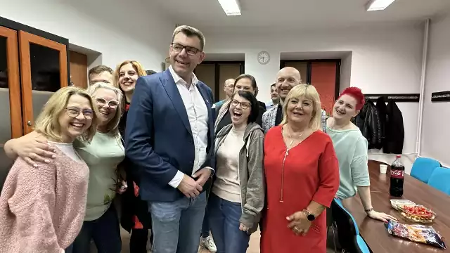 Wieczór wyborczy w sztabie Marcina Marca, kandydata na burmistrza Sandomierza.