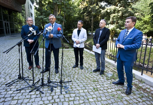 – Szacujemy, że łącznie na zaplanowane wydarzenia będzie 25 tysięcy wejść, nie licząc imprez plenerowych – wskazał prezydent Koszalina Piotr Jedliński.