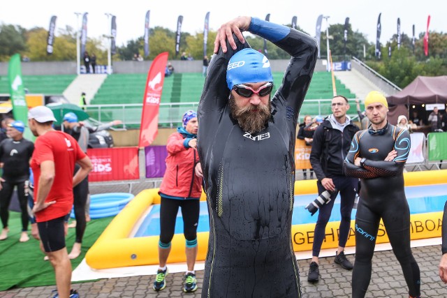 Od piątku nad poznańską Maltą trwają zmagania triathlonistów. Wszystko za sprawą JBL Super League Triathlon, który potrwa w Poznaniu do niedzieli. Zawodnicy mierzą się na różnych dystansach. Najdłuższy z nich ma połowę długości trasy triathlonowej i jest także mistrzostwami Polski. Oprócz tego na triathlonistów czekają też krótsze dystanse, sztafety czy zawody dla dzieci. W sobotę na zawodach JBL Super League Triathlon pojawił się nasz fotoreporter. Zobacz w galerii, jak wyglądają zmagania zawodników.Przejdź dalej -->