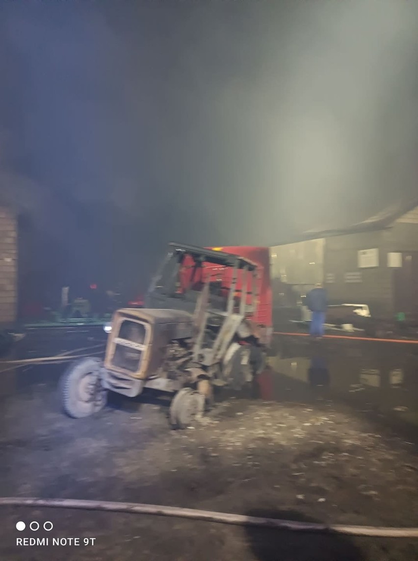 Potężny pożar gospodarstwa w powiecie łukowskim. Właściciele oszacowali straty na 4 mln zł 