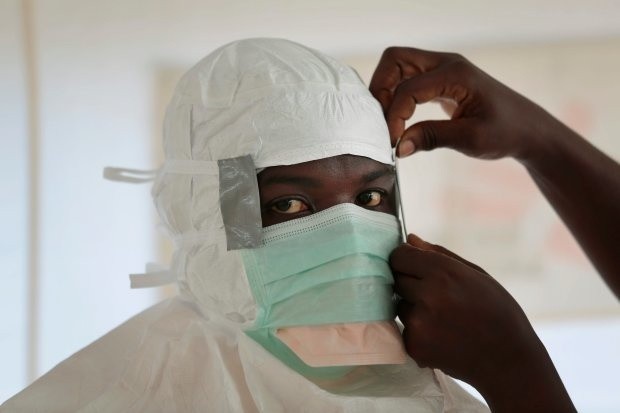 Epidemia eboli w Gwinei. Zmarły 4 osoby zarażone na pogrzebie pielęgniarki. Epidemia eboli 2021