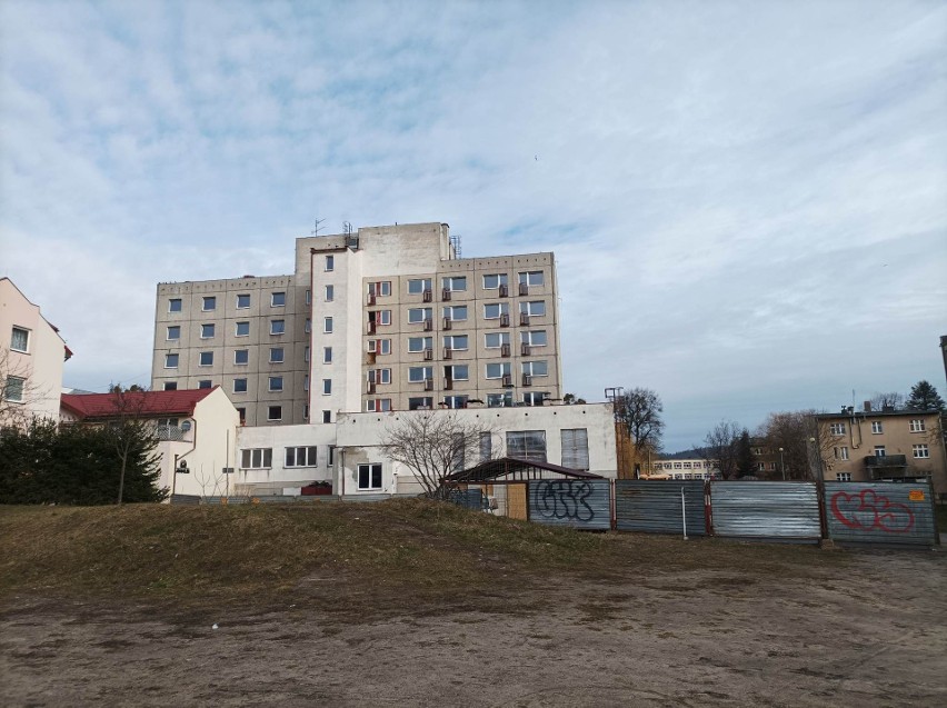 Będą kontrole robót budowlanych na terenie remontowanego dawnego hotelu "Bliza" w Wejherowie