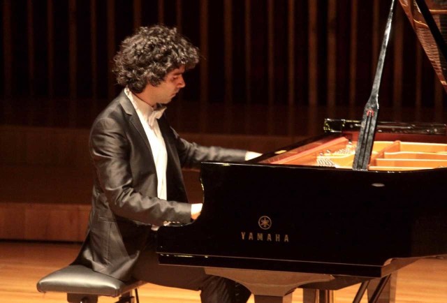 Alessandro Riccardi, pianista z Włoch zagrał w szkole muzycznej w Radomiu. 