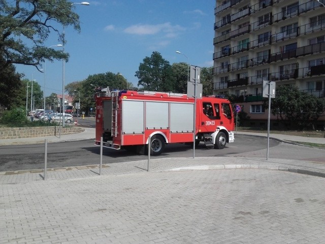 Pożar zsypu na śmieci w budynku przy ul. Potulickiej w Szczecinie.