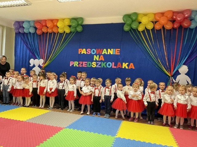 W Przedszkolu "Pod Sosnami" w Koprzywnicy zorganizowano ważną uroczystość - Pasowanie na Przedszkolaka.