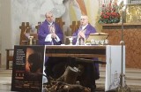 Koronawirus. Franciszkanie ze Skarżyska codziennie transmitują mszę świętą 