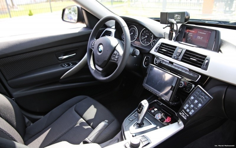 Nieoznakowane policyjne BMW 330I GT miało kolizję