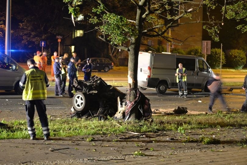 Wypadek na al. Piłsudskiego w Łodzi. 2 osoby nie żyją