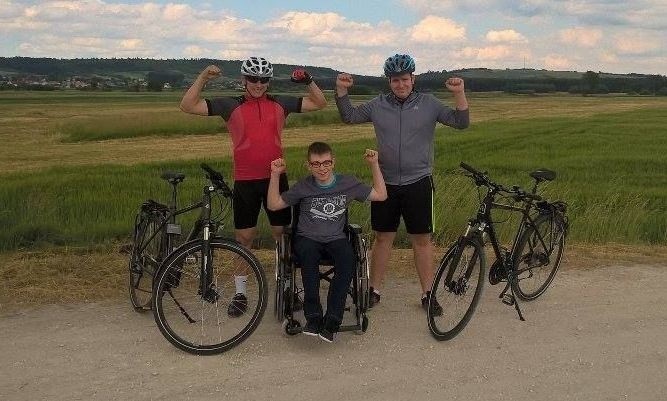 Rowerzyści Karol Wikłak i Bartek Kaczmarek swoją akcją...