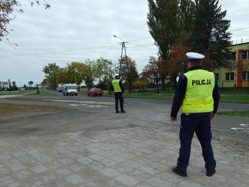 Radziejowscy policjanci widoczni na drogach powiatu - w różnych akcjach dbają o nasze bezpieczeństwo 