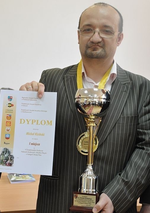 Michał Kiziński z Kielc zwyciężył w kategorii miody pitne.