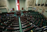 Sejm przegłosował wniosek opozycji o odroczenie obrad. Wpadka PiS. Nazwiska posłów niegłosujących
