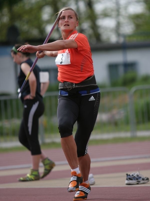 Barbara Madejczyk pilnie trenowała i to nie tylko w rodzinnej Ustce, ale także na zgrupowaniach. Ustczanka liczy na dynamiczne i dalekie rzuty w mistrzostwach Polski w Toruniu. 