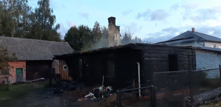 Kobieta i mężczyzna zginęli w nocnym pożarze drewnianego domu w Gorzycach! (ZDJĘCIA)