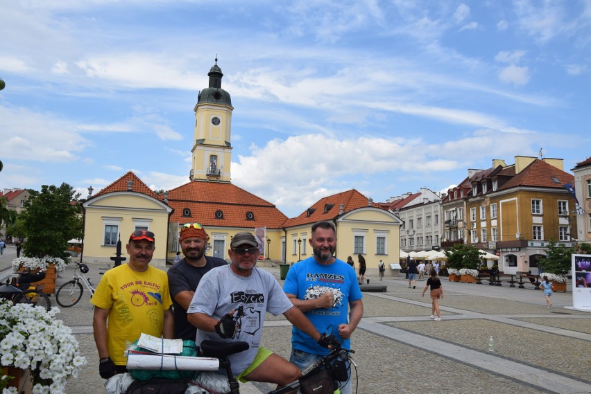 Dariusz Biesalski objeżdża rowerem Polskę wzdłuż jej granic....
