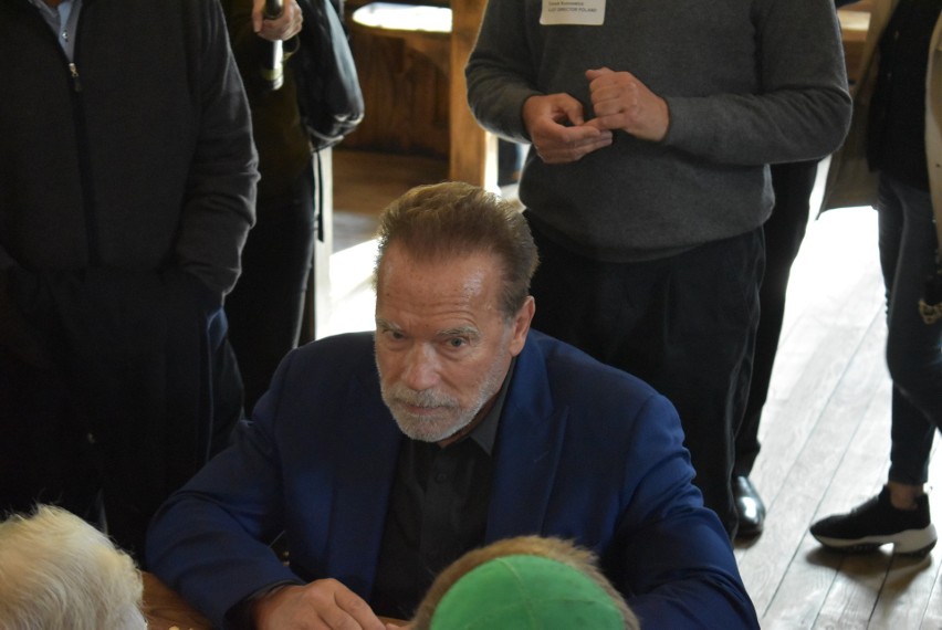 Arnold Schwarzenegger odwiedził synagogę w Oświęcimiu i...