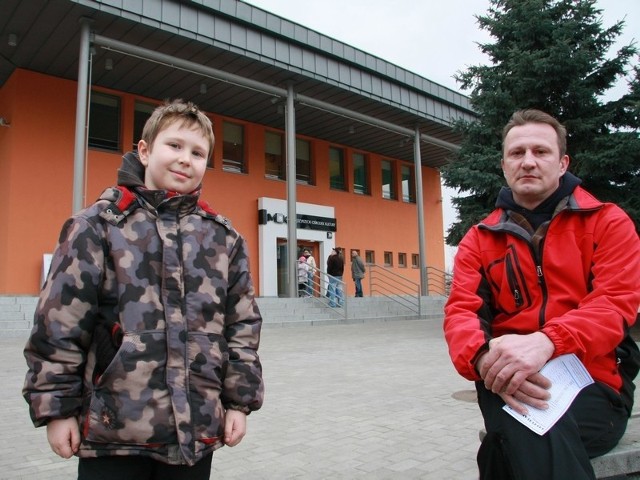 Wczoraj dom kultury i kino zwiedzili m.in. Kacper i Krzysztof Burczakowie. Najbardziej podobał im się pokaz świateł w sali widowiskowo-kinowej.