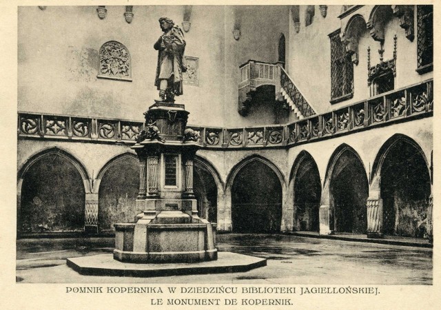 Pomnik Mikołaja Kopernika na dziedzińcu Collegium Maius