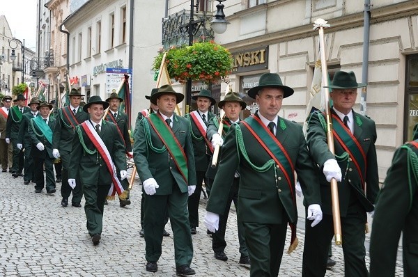 Sądecki rynek opanowali myśliwi z całej Polski [WIDEO]