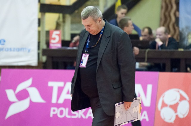 Prezes Tarnobrzeskiego klubu Zbigniew Pyszniak ma coraz więcej zmartwień.