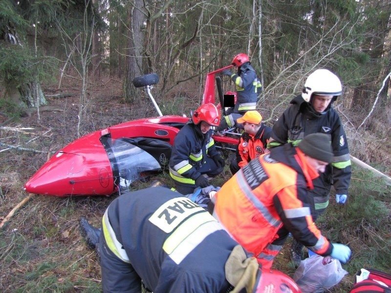 Sikory Juskie. Wypadek wiatrakowca. Maszyna spadła pod lasem (zdjęcia)